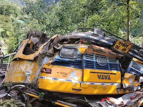 Himachal Pradesh : 16 dead after private bus rolled off a cliff in Jangla area in Kullu district