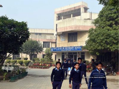 गेट पर होगी शू सैनिटाइजेशन की व्यवस्था, ऐसे की जा रही स्कूल खोलने की तैयारियां गेट पर होगी शू सैनिटाइजेशन की व्यवस्था, ऐसे की जा रही स्कूल खोलने की तैयारियां