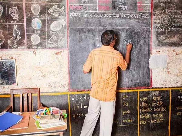 Karnataka Teacher forced physical relationship with student mother then circulated the video