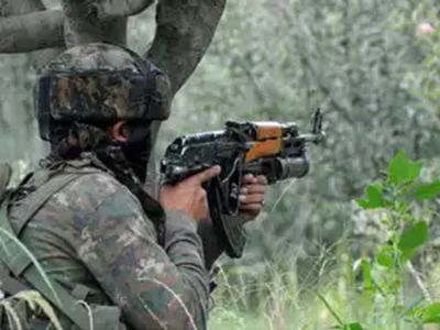  Pulwama terror attack, पुलिस व CRPF की टीम को बनाया निशाना