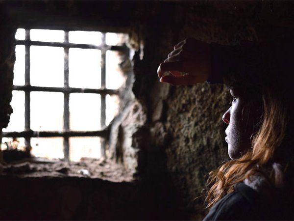 bombay high court ask questions to maharashtra government on local train issue