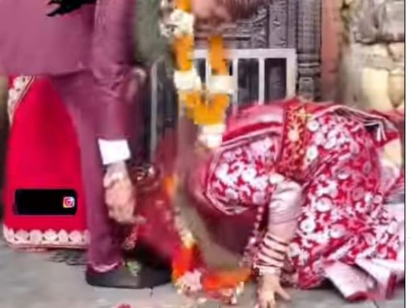 Funny Viral Video Dulha Dulhan funny video share on social media