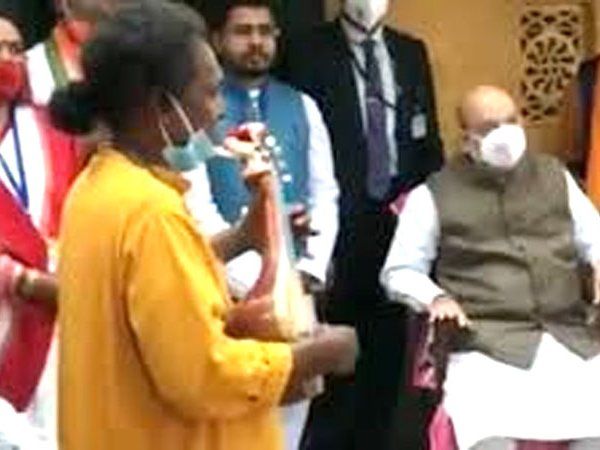 folk artists Vasudev Das Baul who hosted lunch for amit shah now performs mamata banerjee rally