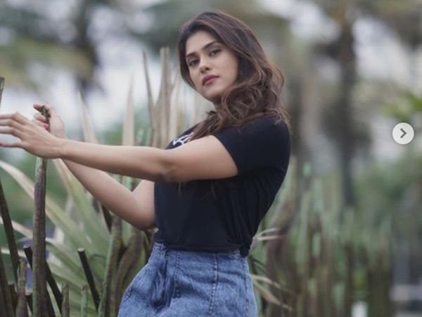  Mumbai : Police arrests Actor Neha Shah, friend with drugs in hotel