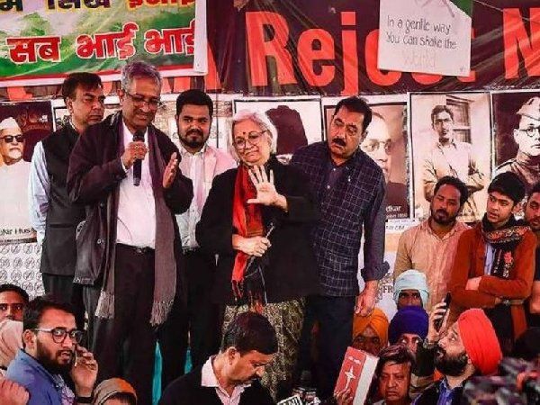 CAA: शाहीन बाग में वार्ताकार संजय हेगड़े-साधना रामचंद्रन ने की अपील- आइए डॉयलॉग 2.0 की करें शुरुआत