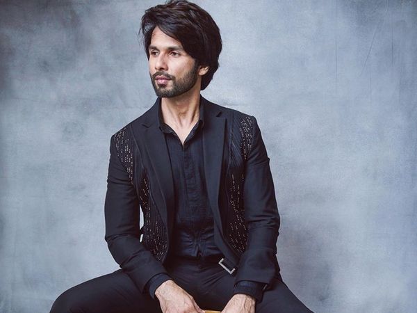 Shahid Kapoor transfers money in the account of over 40 bollywood dancers worked with them in movies like shq Vishk Shaandaar Phata Poster Nikla Hero