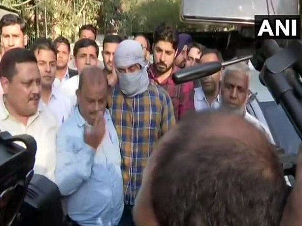 Delhi Violence: शाहरुख के कब्जे से पिस्टल अभी बरामद नहीं, पूछताछ जारी