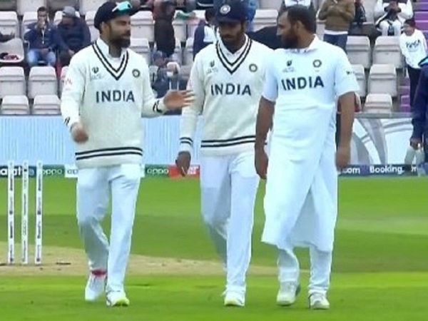 Mohammed Shami wearing towel on ground