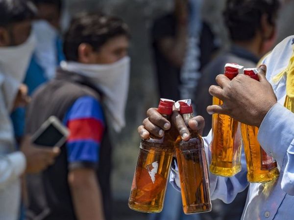   Delhi government permits home delivery of liquor by ordering online 