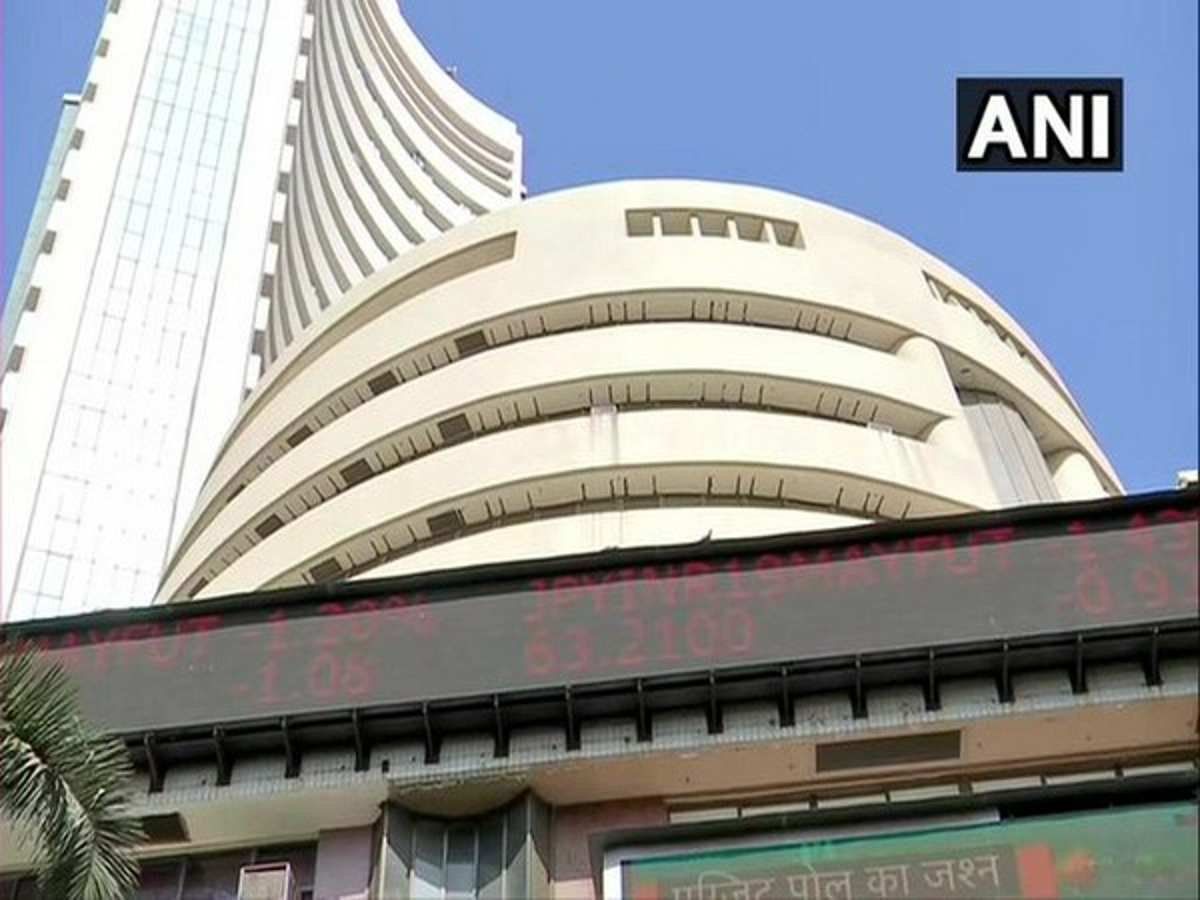 Share Market Update: शेयर बाजार में बड़ी गिरावट, 1400 अंक नीचे गिरा सेंसेक्स, निफ्टी ने तोड़ा 15,800 का स्तर