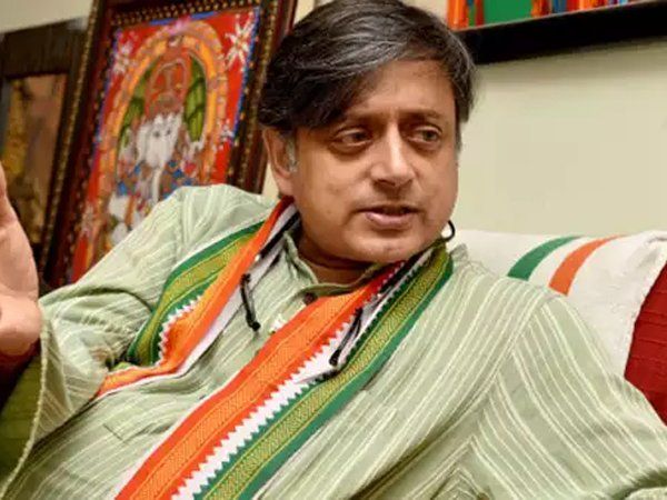   Shashi Tharoor raise question after Amit Shah chooses private hospital for Covid-19 treatment
