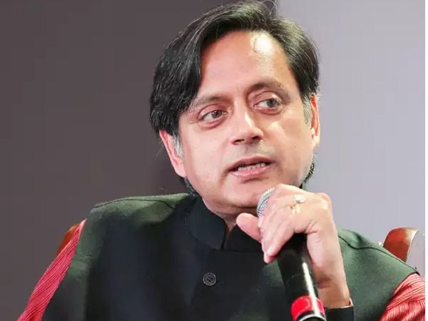 शशि थरूर ने बीजेपी को खास अंंदाज में दी बधाई, साथ ही कसा तंज