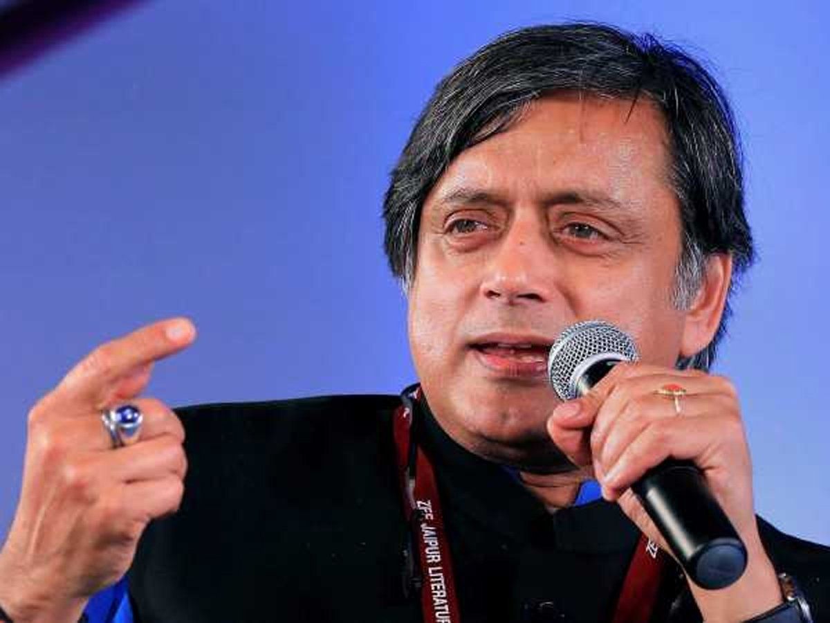 100-cr vaccination: 100 करोड़ टीकाकरण का क्रेडिट सरकार को देने पर अपनी पार्टी के निशाने पर आ गए शशि थरूर