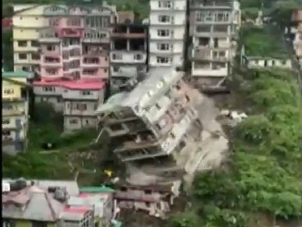 ...और यूं मलबे में तब्‍दील हो गई बहुमंजिला इमारत