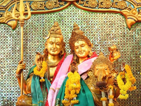 Vastu Tips for Shiva's Photo at Home, keeping lord shiva photo at home, which direction should shiva photo face, keeping lord shiva photo at home, signs that lord shiva is with you, signs that lord shiva is angry with you, shiv parivar photo vastu