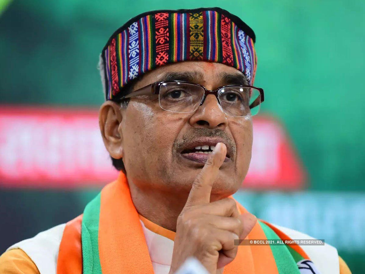 Shivraj Singh के हेलीकॉप्टर को यूपी के झांसी में नहीं मिली लैंडिंग की इजाजत, काफी देर हवा में घूमता रहा चॉपर!