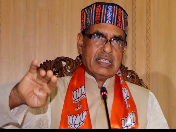 Madhya Pradesh Bypolls 2020: कांग्रेस के आरोप पर शिवराज सिंह चौहान का तंज, शैंपेन की बोतल लेकर तो नहीं चलता