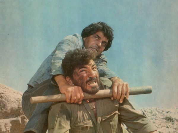 Sholay scene used by UP Police to talk about spitting in public