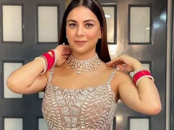  Kumkum Bhagya Actress Shraddha Arya Receives Apology From Interior Designer Post Robbery- 