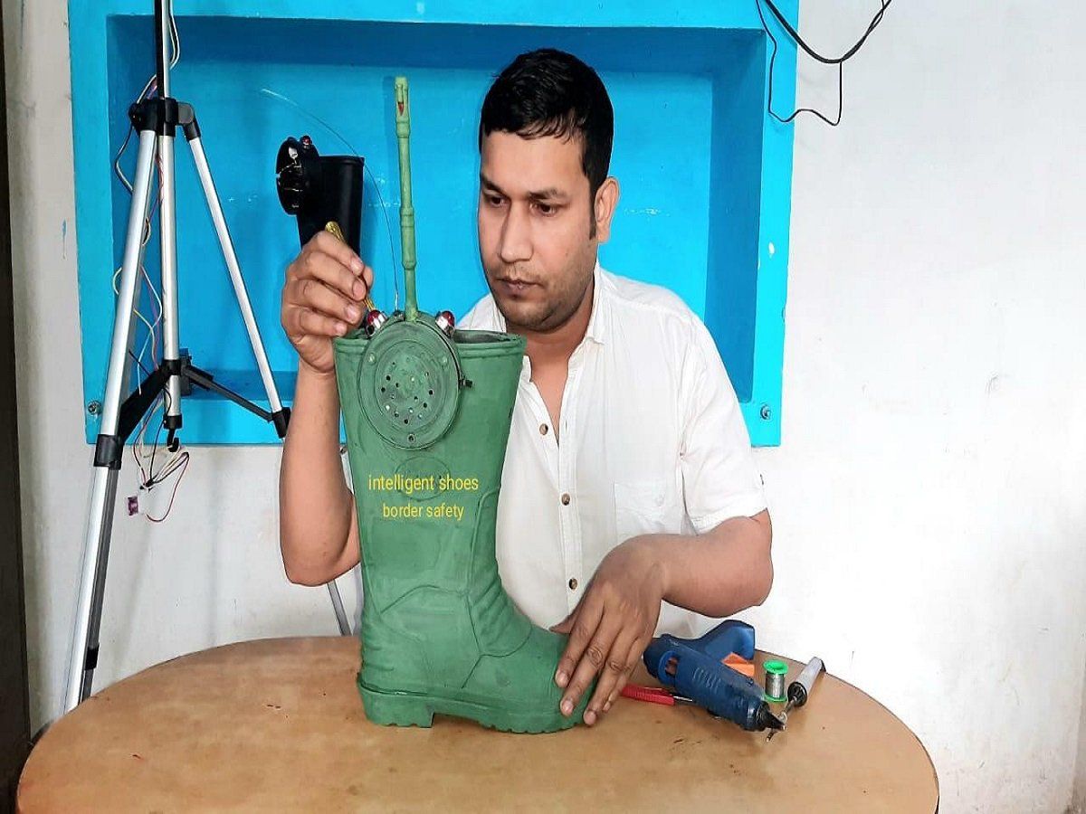 Intelligence shoe: 'काशी' के लाल ने किया कमाल, इंटेलिजेंस जूता रोकेगा घुसपैठ और चलाएगा गोली