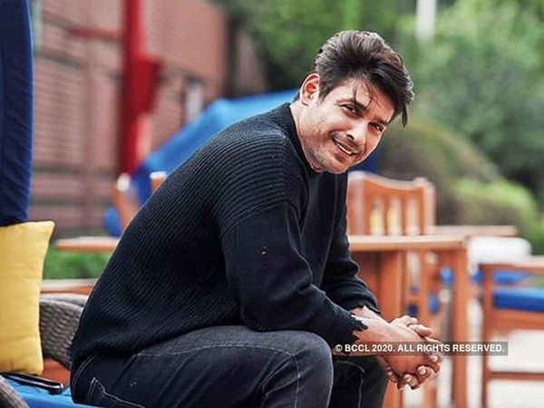 Bigg Boss 13 winner Sidharth Shukla arrange hospital bed for Fan Father After Covid positive