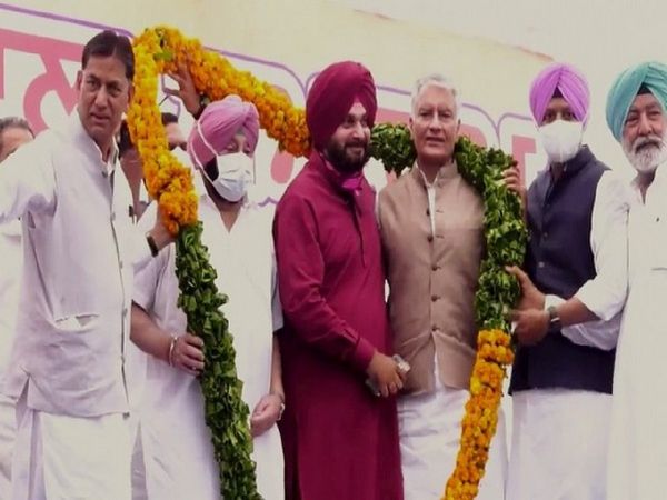 Captain Amrinder Singh and Navjot singh sidhu