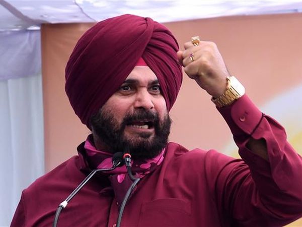 Navjot Singh Siddhu in no mood to withdraw his resignation, Congress looks for another face