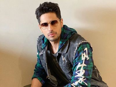 Sidharth Malhotra: जिसके लिए मुंबई आए थे सिद्धार्थ, कभी बन ही नहीं पाई वो फिल्म, किराए तक के नहीं थे पैसे Sidharth Malhotra: जिसके लिए मुंबई आए थे सिद्धार्थ, कभी बन ही नहीं पाई वो फिल्म, किराए तक के नहीं थे पैसे