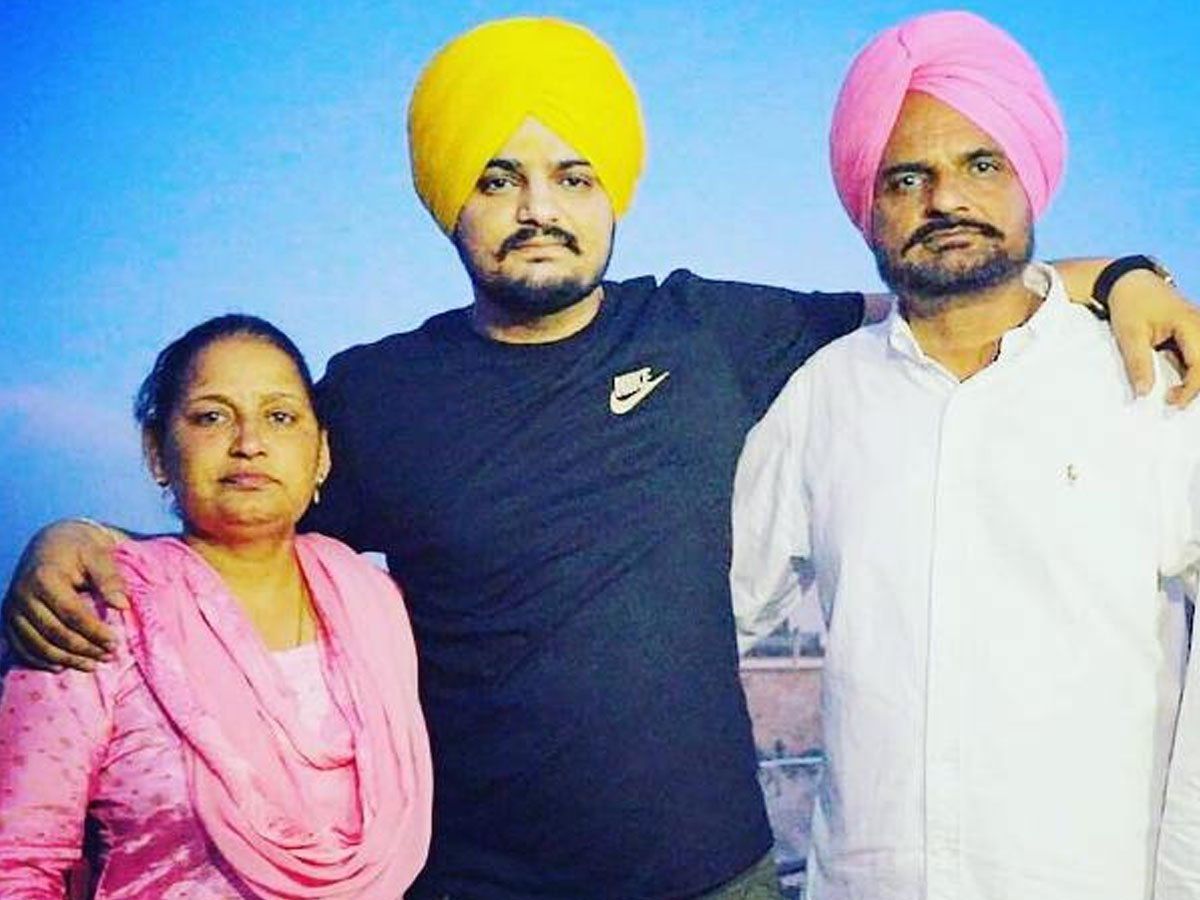 सिद्धू मूसेवाला कर रहे थे एसोसिएट को डेट, मां चरण कौर ने शुरू कर दी थीं शादी की तैयारियां!