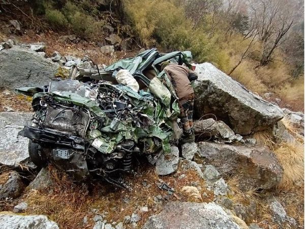 सिक्किम में भारत-चीन सीमा के पास भीषण हादसा, बर्फीली सड़क से खाई में गिरा वाहन, 3 सैनिकों सहित 4 की मौत