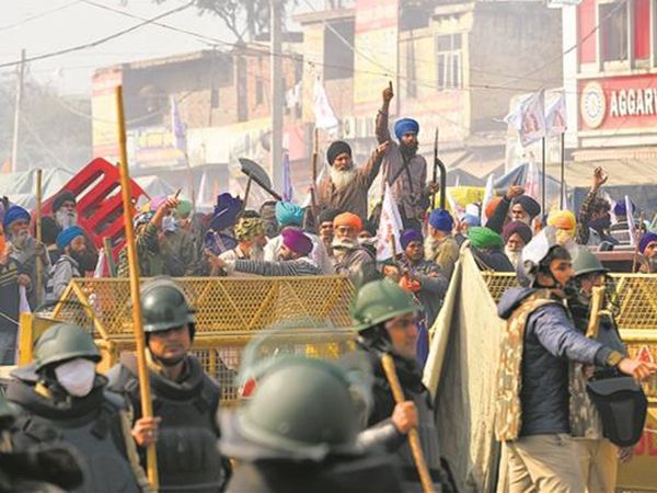 Poultry farm worker beaten at Singhu border, police suspect role of Nihangs