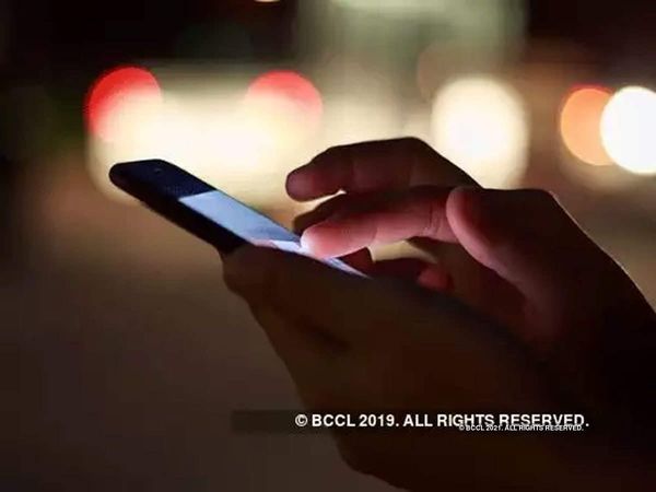 'फ्री इनरवियर' का झांसा देकर महिला को ललचाया, फिर करने का न्‍यूड तस्‍वीरों की मांग