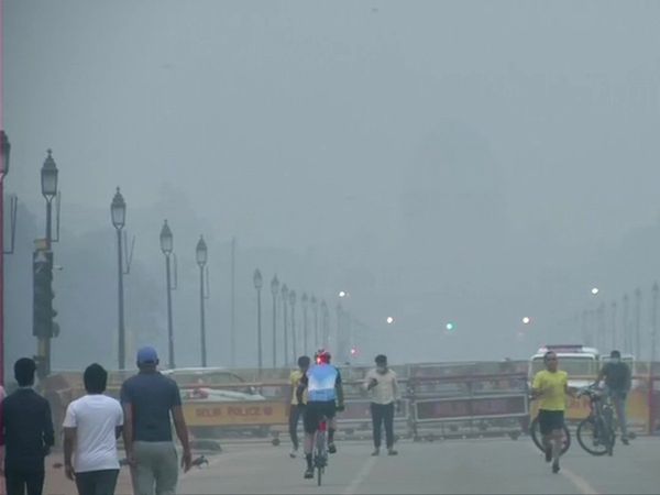 Delhi: Air quality deteriorates in national capital with rise of pollutants in atmosphere 