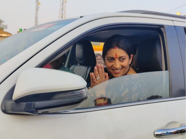 अमेठी में राहुल गांधी पर खूब बरसीं स्‍मृति ईरानी, अखिलेश यादव पर भी ली चुटकी