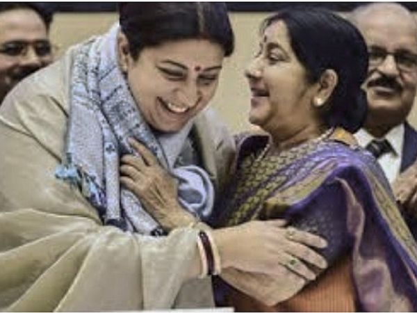 'हैप्‍पी बर्थडे दी', सुषमा स्‍वराज को स्‍मृति ईरानी ने कुछ यूं याद किया