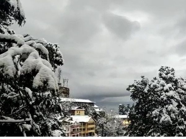 शिमला में सीजन की पहली बर्फबारी हुई