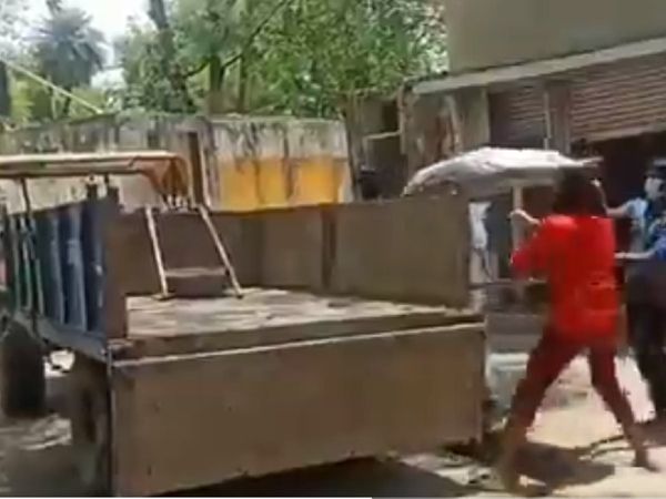 घटना का वीडियो सोशल मीडिया पर आया है