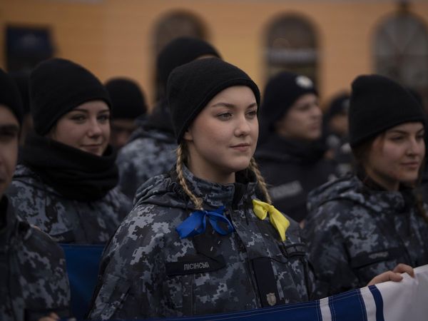  Ukrainian women soldiers ready to fight with russia