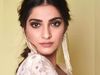sonam kapoor age, sonam kapoor instagram, sonam kapoor Ahuja, sonam kapoor and Anand Ahuja, sonam kapoor concealer, sonam kapoor makeup tips, sonam kapoor daily makeup tips, Fashion and Beauty, सोनम कपूर फाउंडेशन टिप, सोनम कपूर का रोजाना का मेकअप, सोनम कप