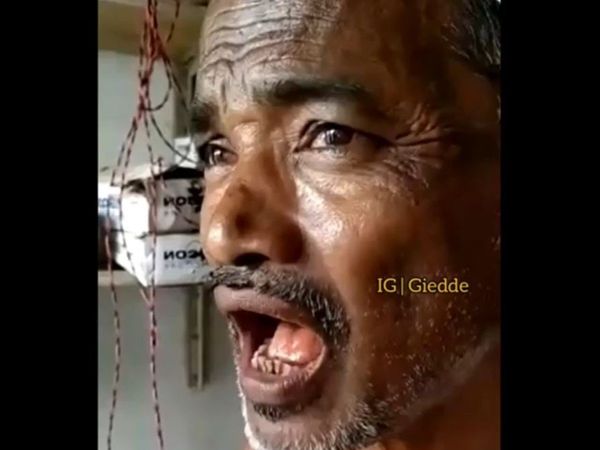  Desi Uncle Sing A Song in Unique Style Google Trends Video Viral