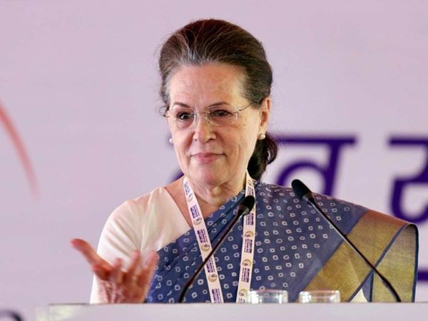 Independence Day Sonia Gandhi targeted the Center said attempts are being made to defame Gandhi and Nehru