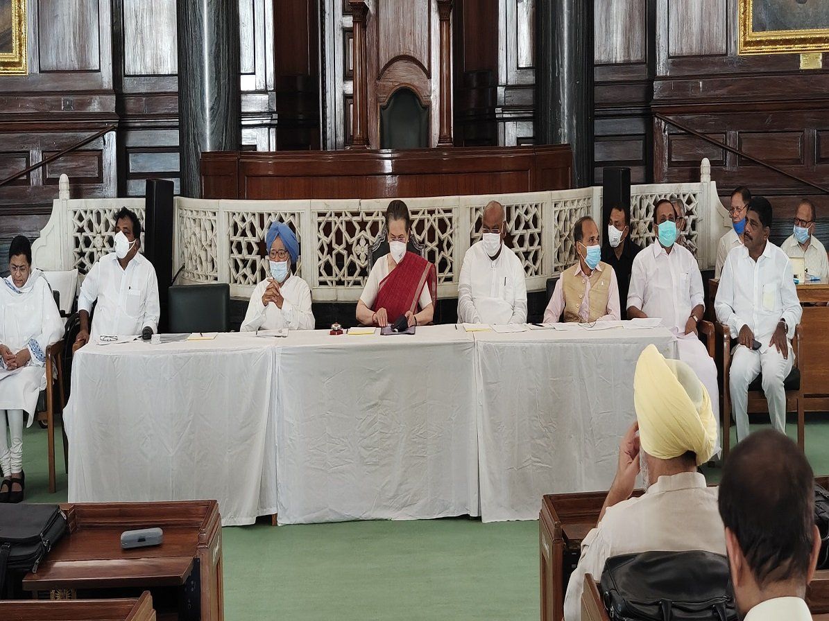 कांग्रेस में होंगे बड़े बदलाव ! सोनिया गांधी ने संसदीय बोर्ड की बैठक में दिए संकेत