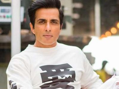 Sonu Sood promises to help a woman To make House For her On Rakshabandhan