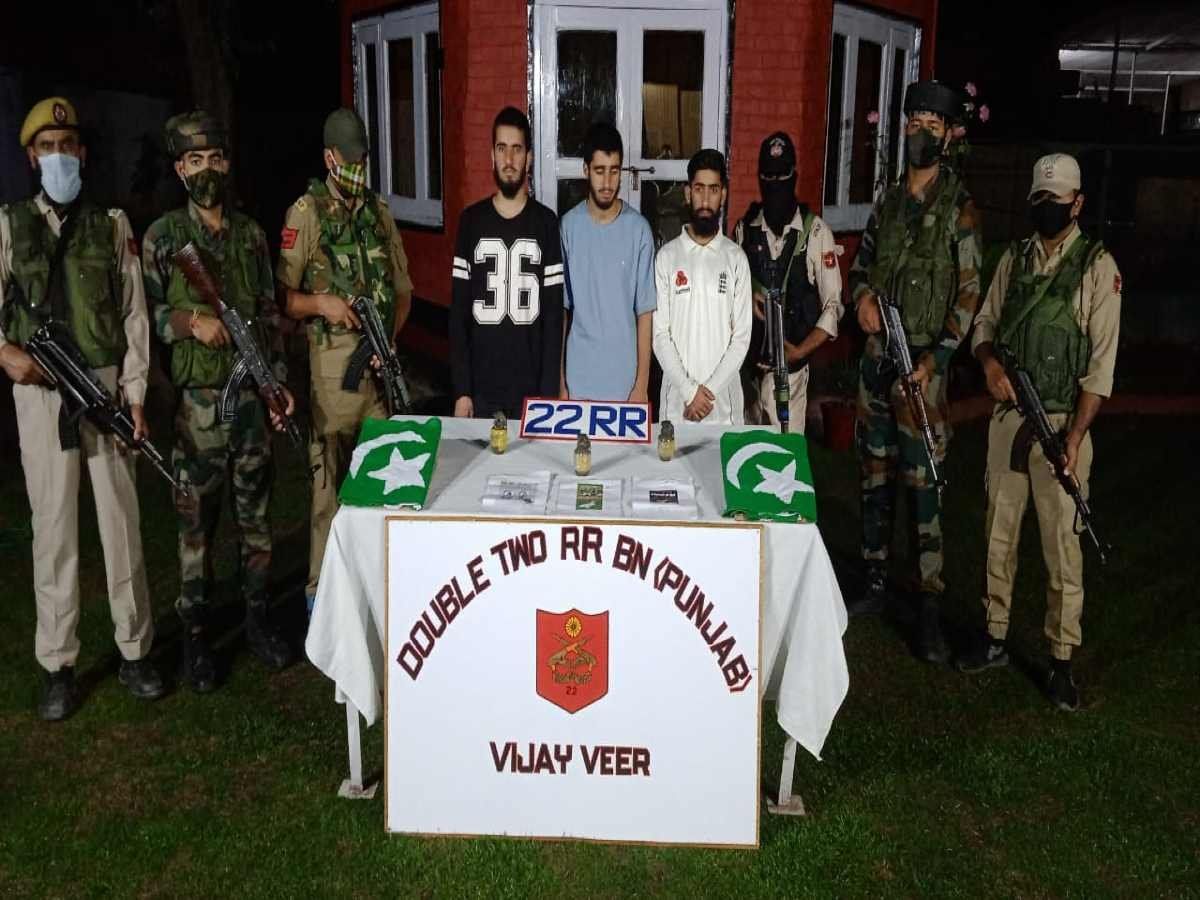 Jammu Kashmir: सोपोर में आतंकी संगठन लश्कर-ए-तैयबा के तीन ओवरग्राउंड वर्कर्स गिरफ्तार, तलाशी में 3 हथगोले बरामद