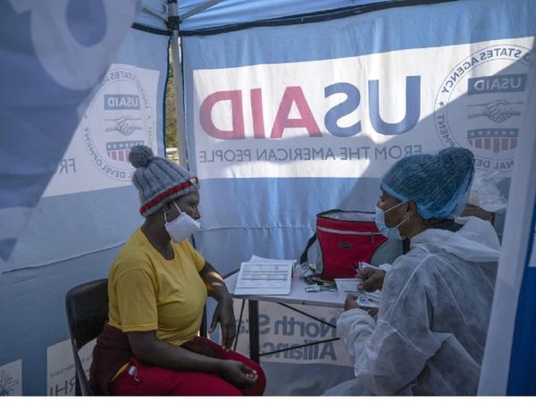 कोविड-19 से करीब 8 महीने तक संक्रमित रही महिला, शरीर में वायरस ने 32 बार बदला रूप