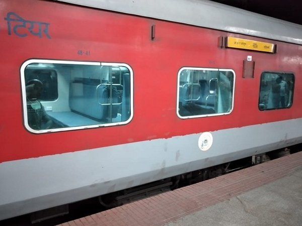 Special Train: क्वारंटीन में न रहना पड़े इसलिए 19 यात्री वापस बेंगलुरू से वापस लौटे दिल्ली