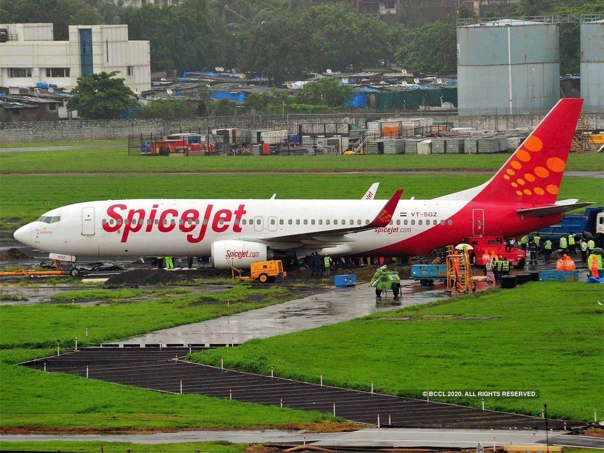 SpiceJet : स्पाइसजेट ने अप्रैल में बड़ी संख्या में कर्मचारियों का 50% तक वेतन काटा