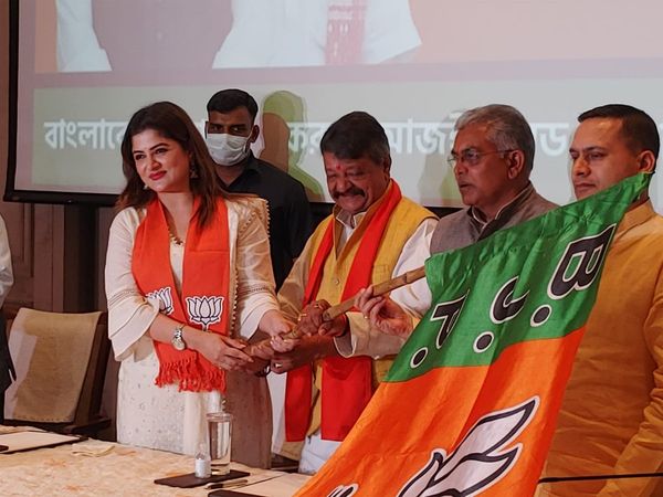  Bengali actor Srabanti Chatterjee joins BJP ahead of assembly polls