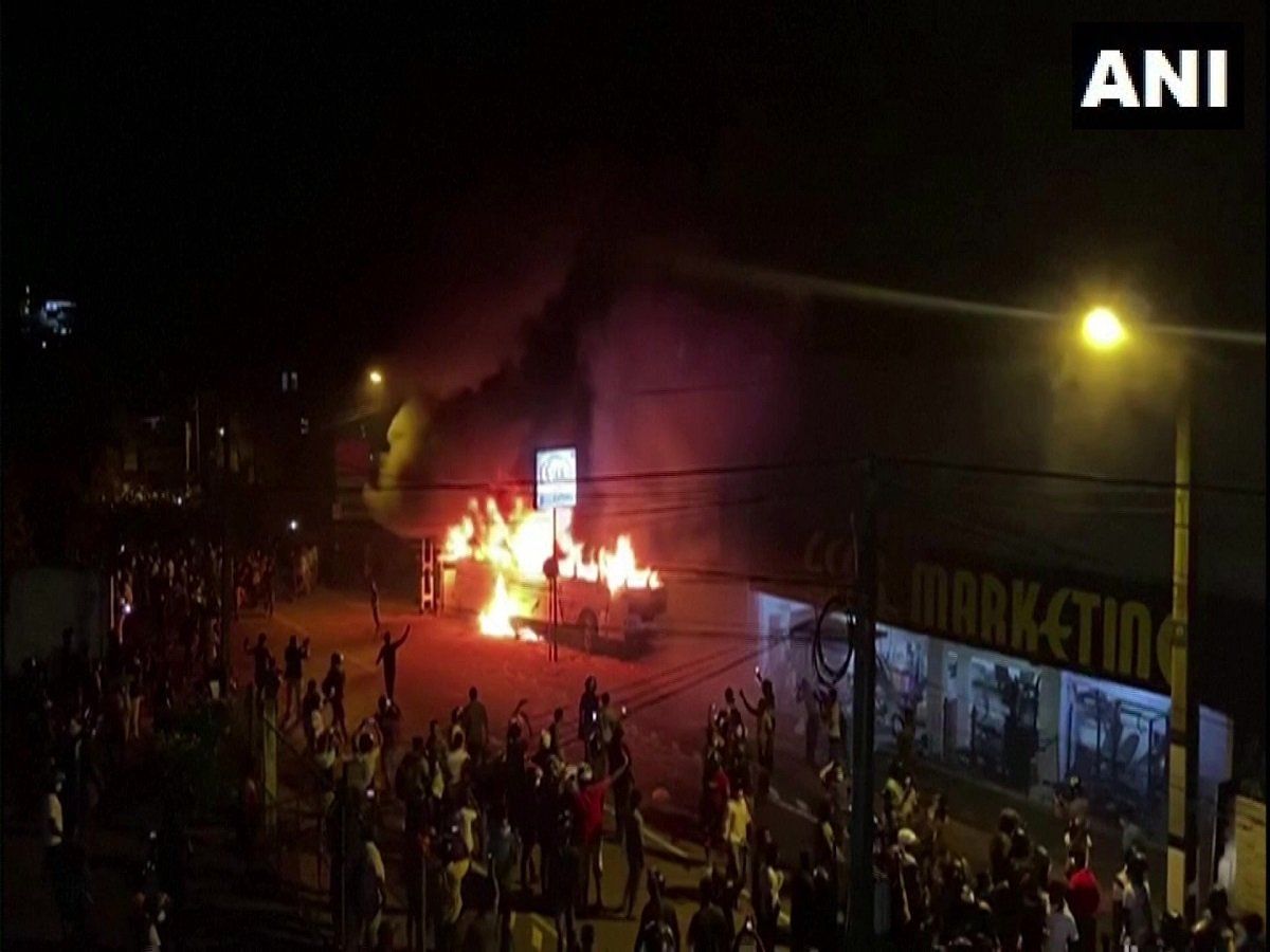 Sri Lanka News: पाकिस्तान ही नहीं पड़ोसी देश श्रीलंका में भी ठीक नहीं हालात, राष्ट्रपति गोटाबाया राजपक्षे के घर के करीब हिंसक प्रदर्शन