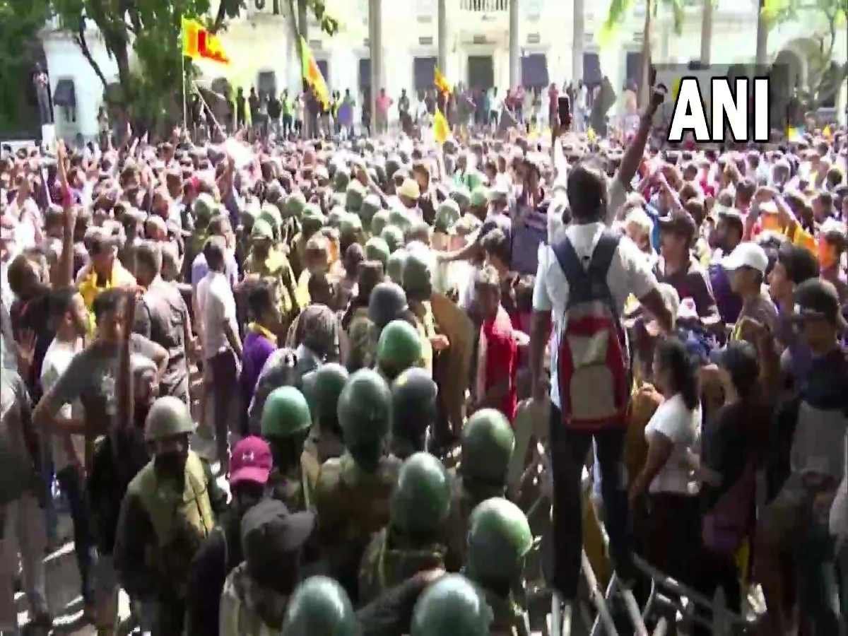 Sri Lanka Crisis Protesters On The Street In Colombo Gotabaya Rajapaksa ...